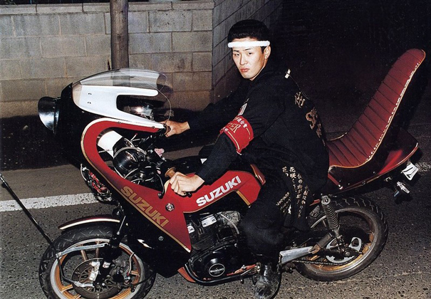 японский байкер kaminari zoku, винтажный мотоцикл